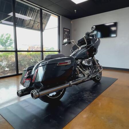 2025 Harley-Davidson® Road Glide® Iron Horse Metallic Chrome Trim thumb 1