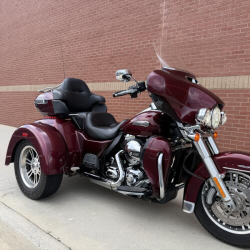 2015 Harley-Davidson® Tri Glide® Ultra Mysterious Red Sunglo thumb 3