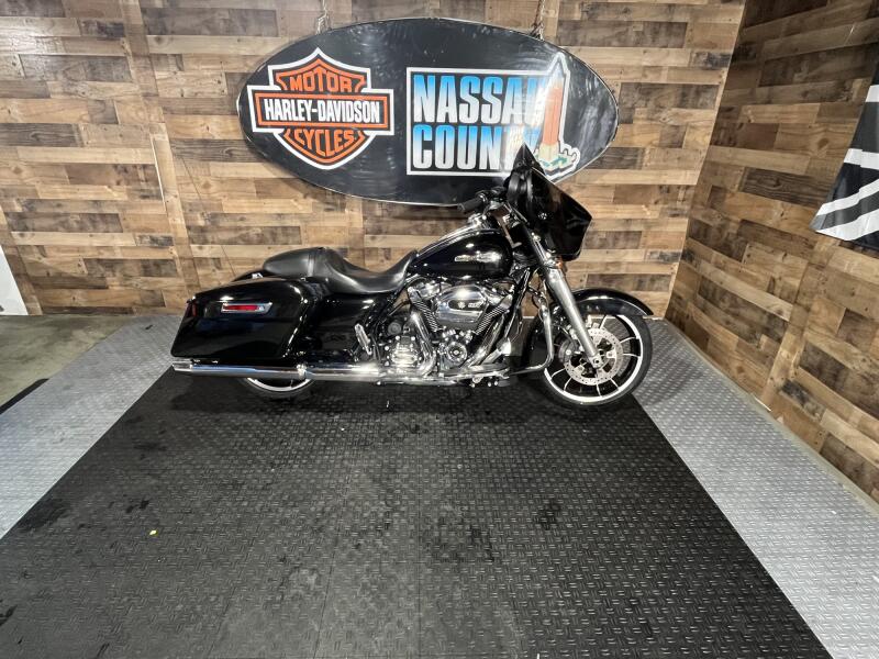 2021 Harley-Davidson® Street Glide® Vivid Black
