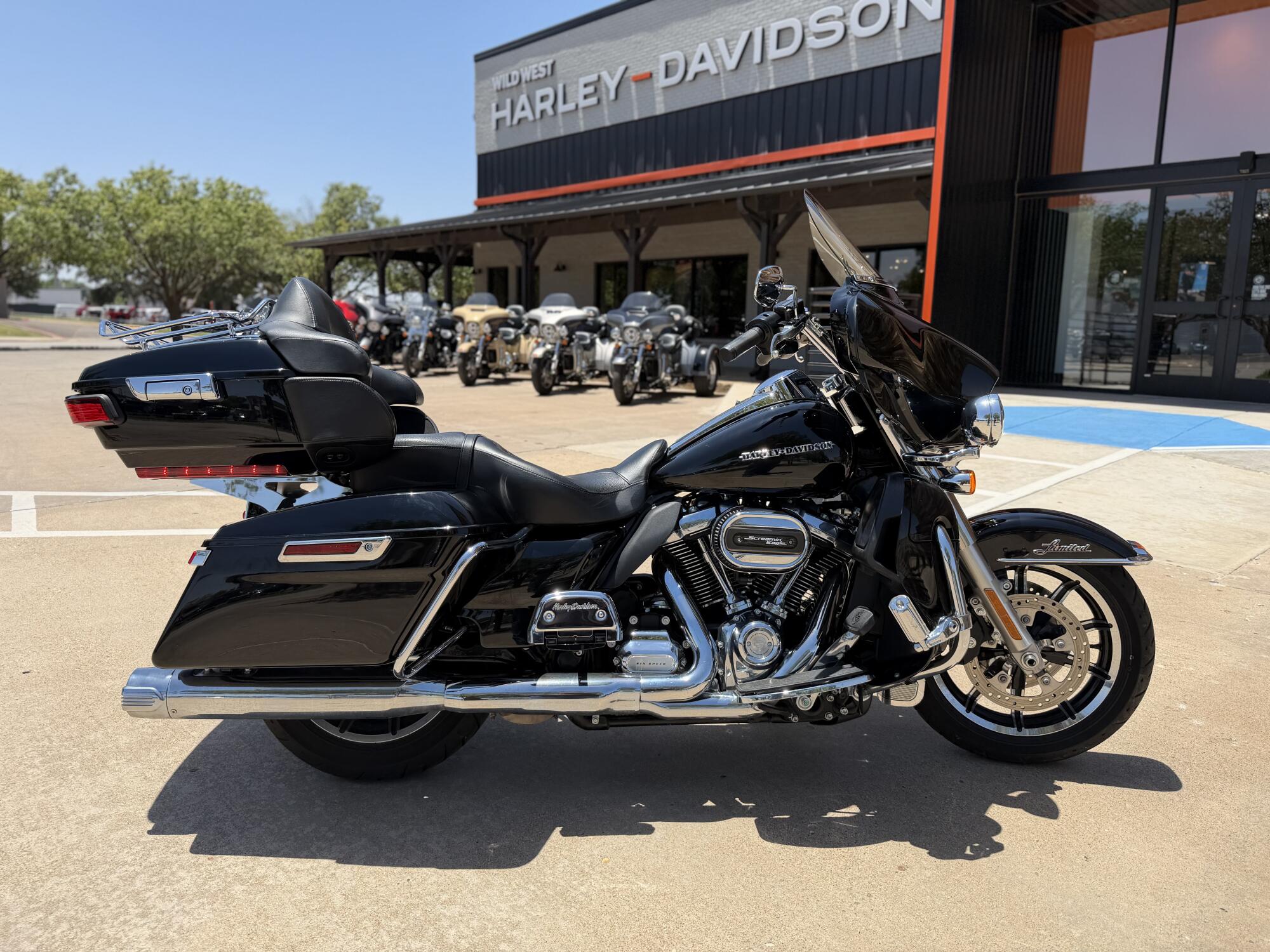 2019 Harley-Davidson® Ultra Limited Vivid Black