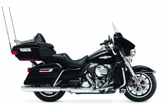 2016 Harley-Davidson® Ultra Limited BLACK PEACE OFFICER WITH PINSTRIPE