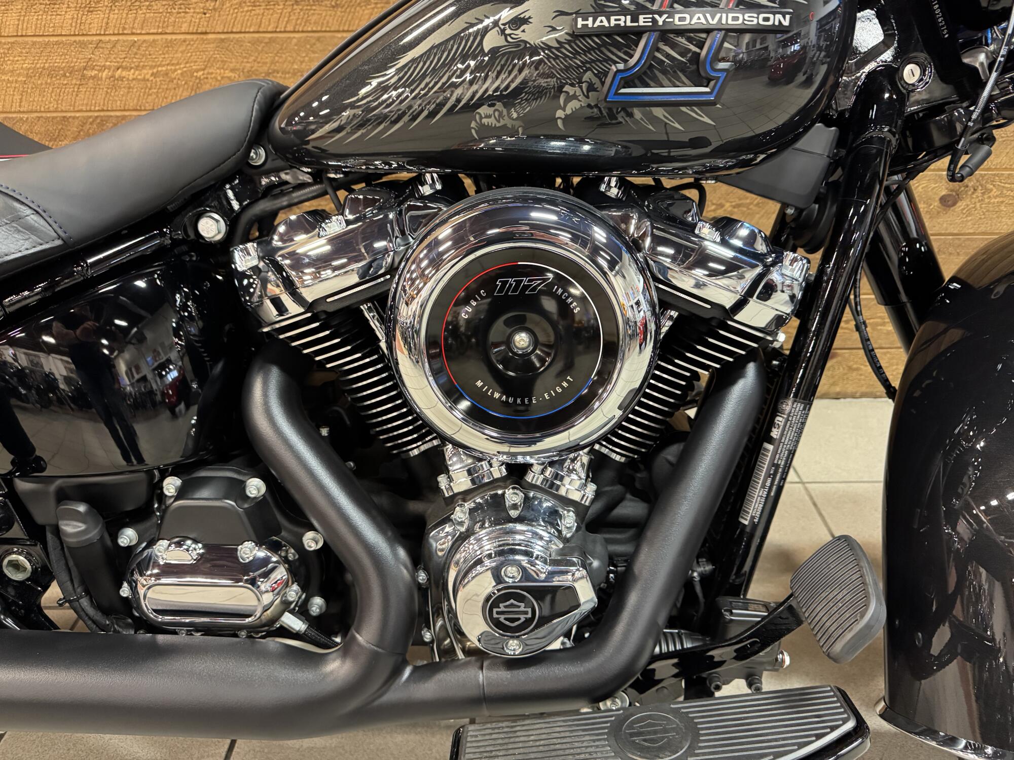 2026 Harley-Davidson® Heritage Classic Midnight Ember w/Laced Wheels FLHC, photo 3