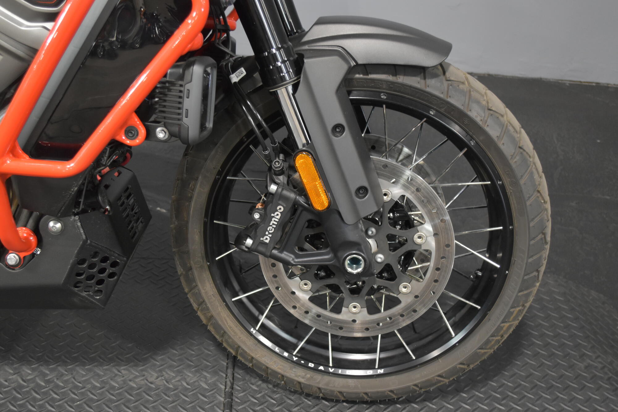 2025 Harley-Davidson® CVO™ Pan America® Carbon Blue, photo 9