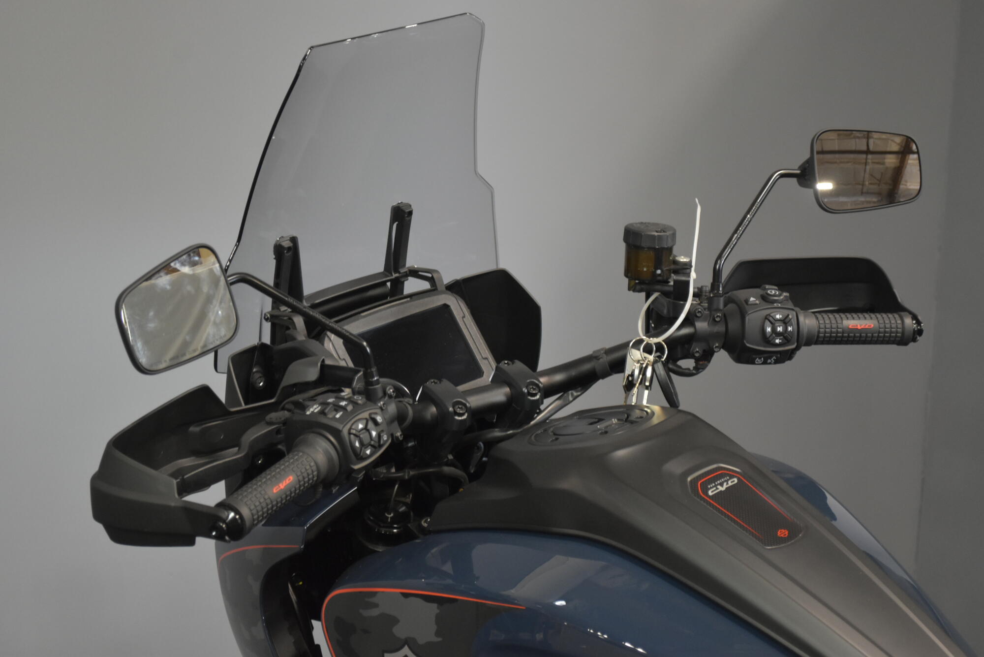 2025 Harley-Davidson® CVO™ Pan America® Carbon Blue, photo 16