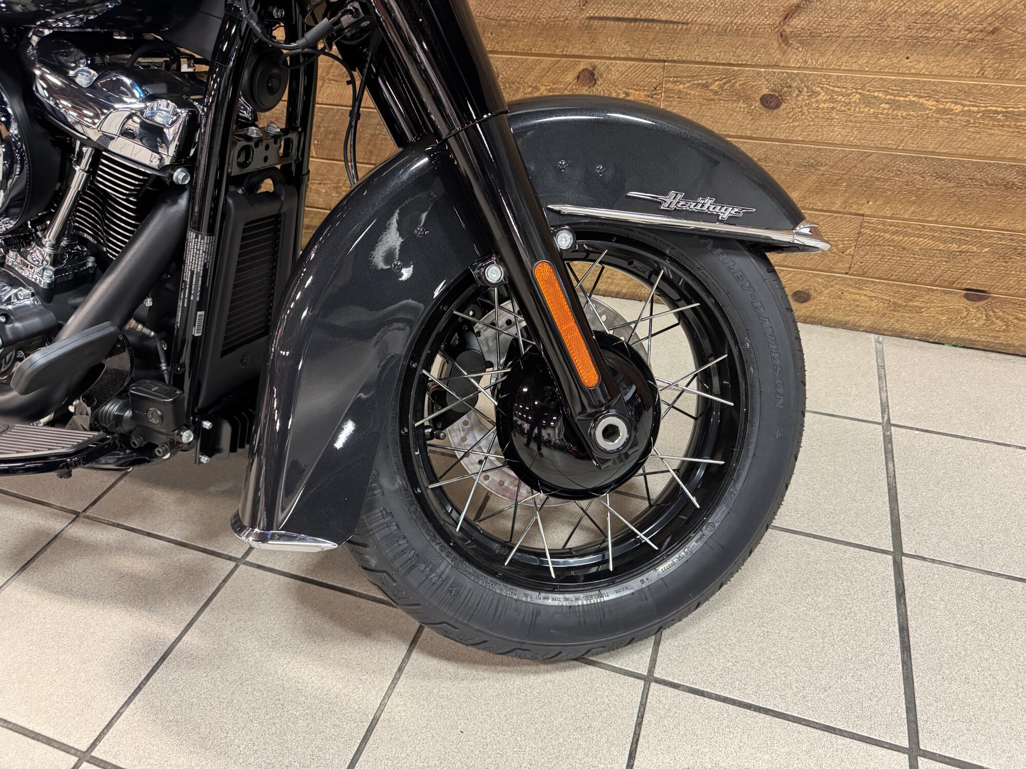 2026 Harley-Davidson® Heritage Classic Midnight Ember w/Laced Wheels FLHC, photo 4