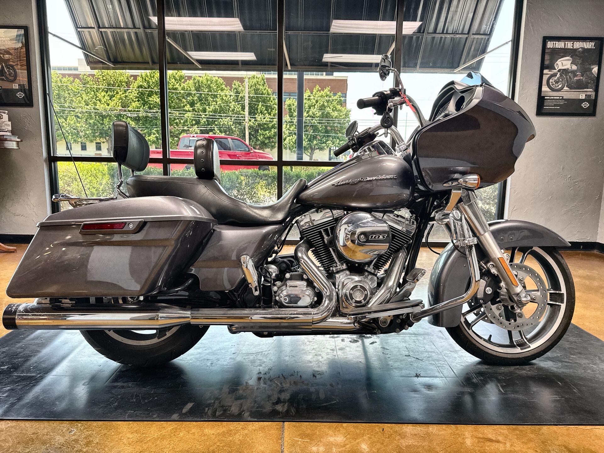 2016 Harley-Davidson® Road Glide® Charcoal Pearl