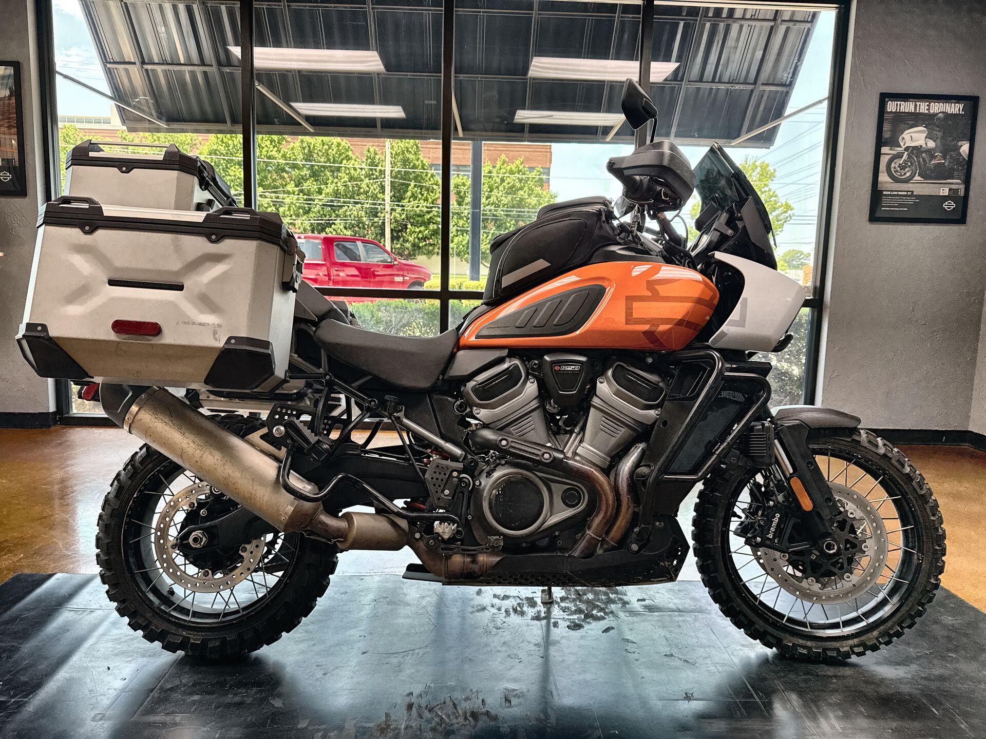 2021 Harley-Davidson® Pan America™ 1250 Special Baja Orange/Stonewashed White Pearl