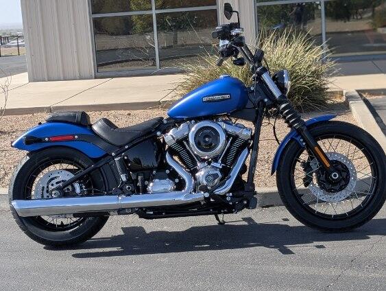 2026 Harley-Davidson® Street Bob® Aurora Blue Denim w/Cast Wheels
