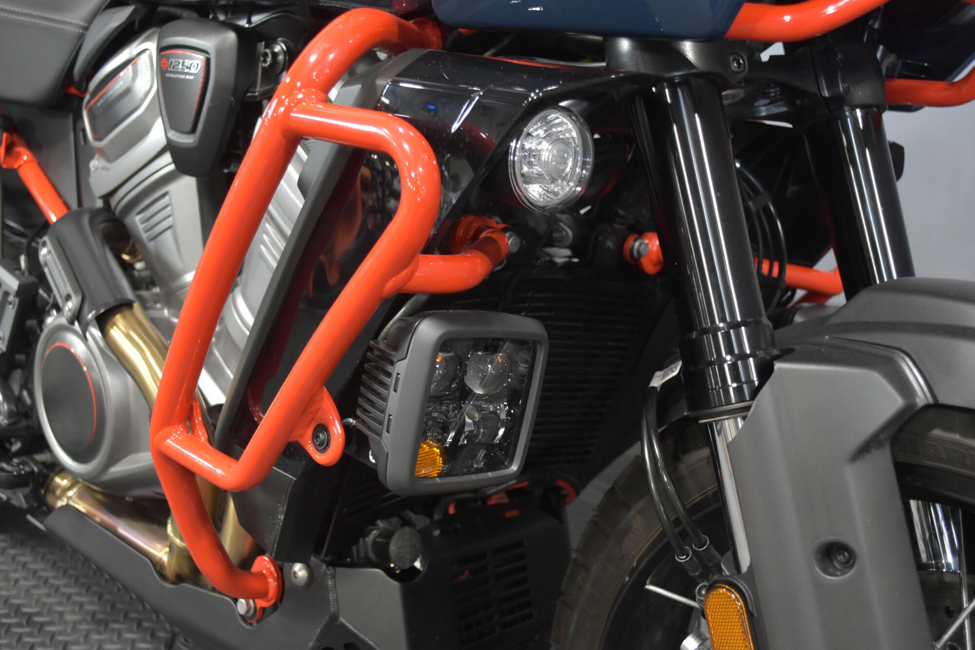 2025 Harley-Davidson® CVO™ Pan America® Carbon Blue, photo 29