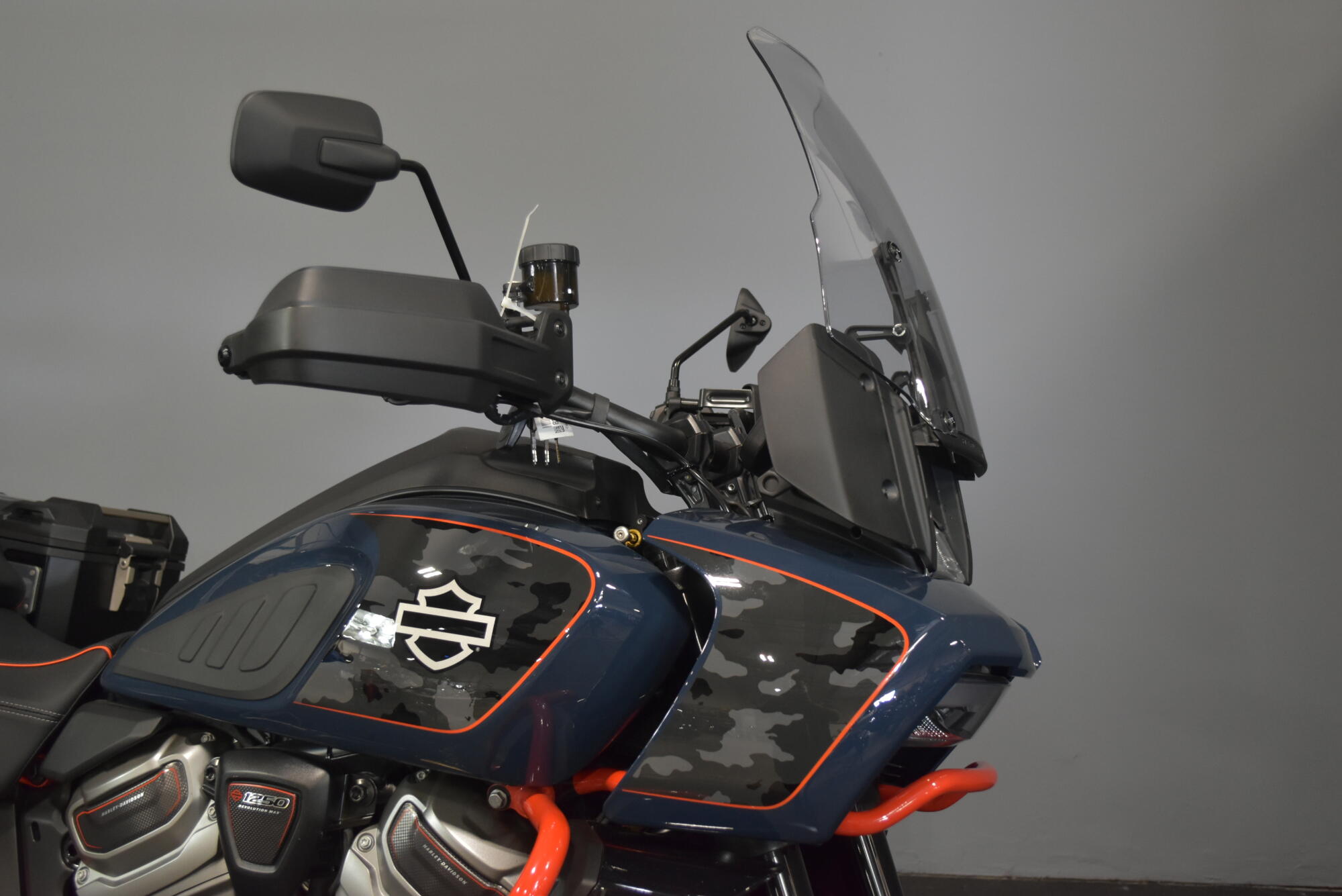 2025 Harley-Davidson® CVO™ Pan America® Carbon Blue, photo 28