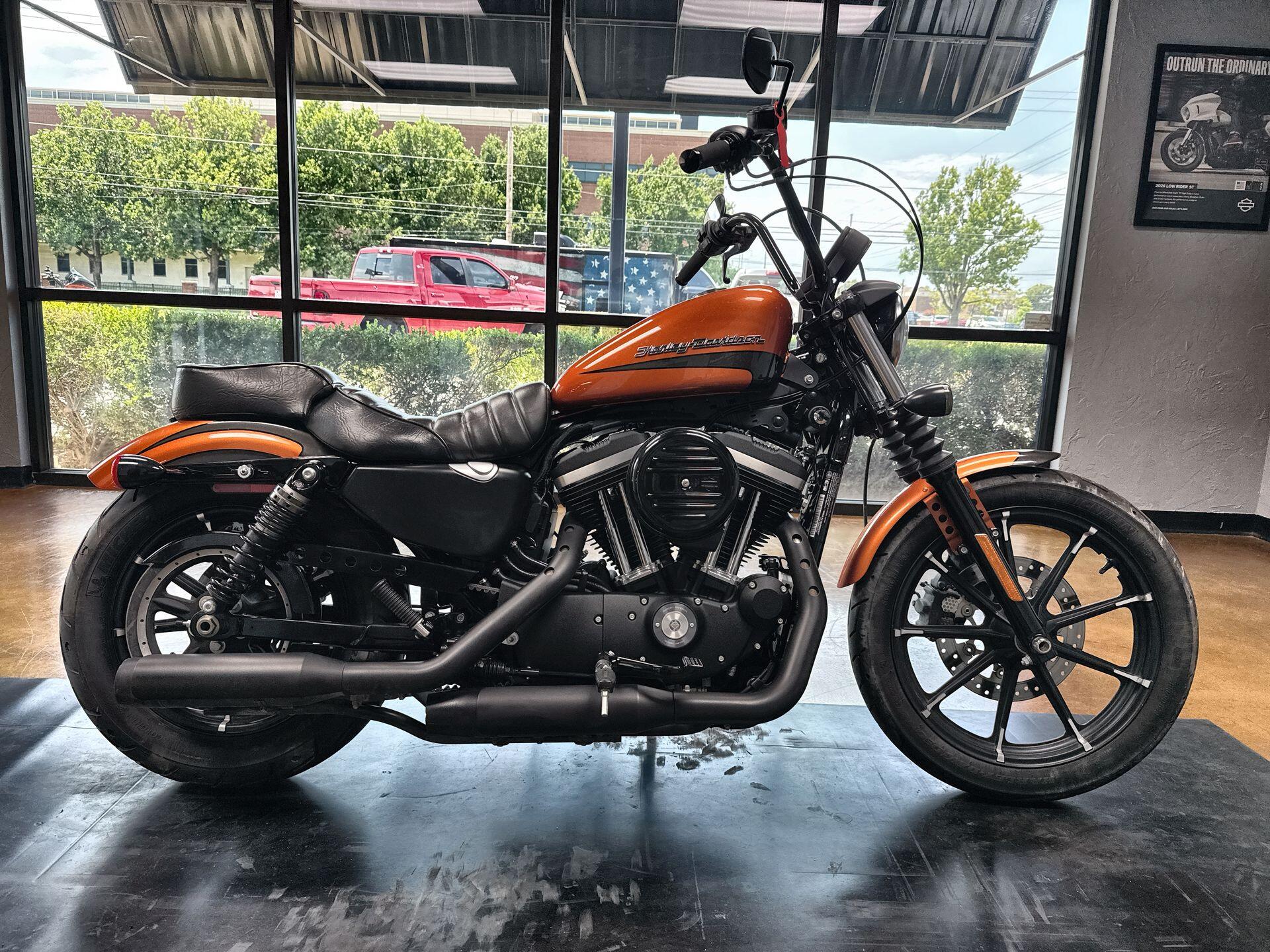 2020 Harley-Davidson® Iron 883™ SRCHORG/SLVFLUX W/PINSTRIPE