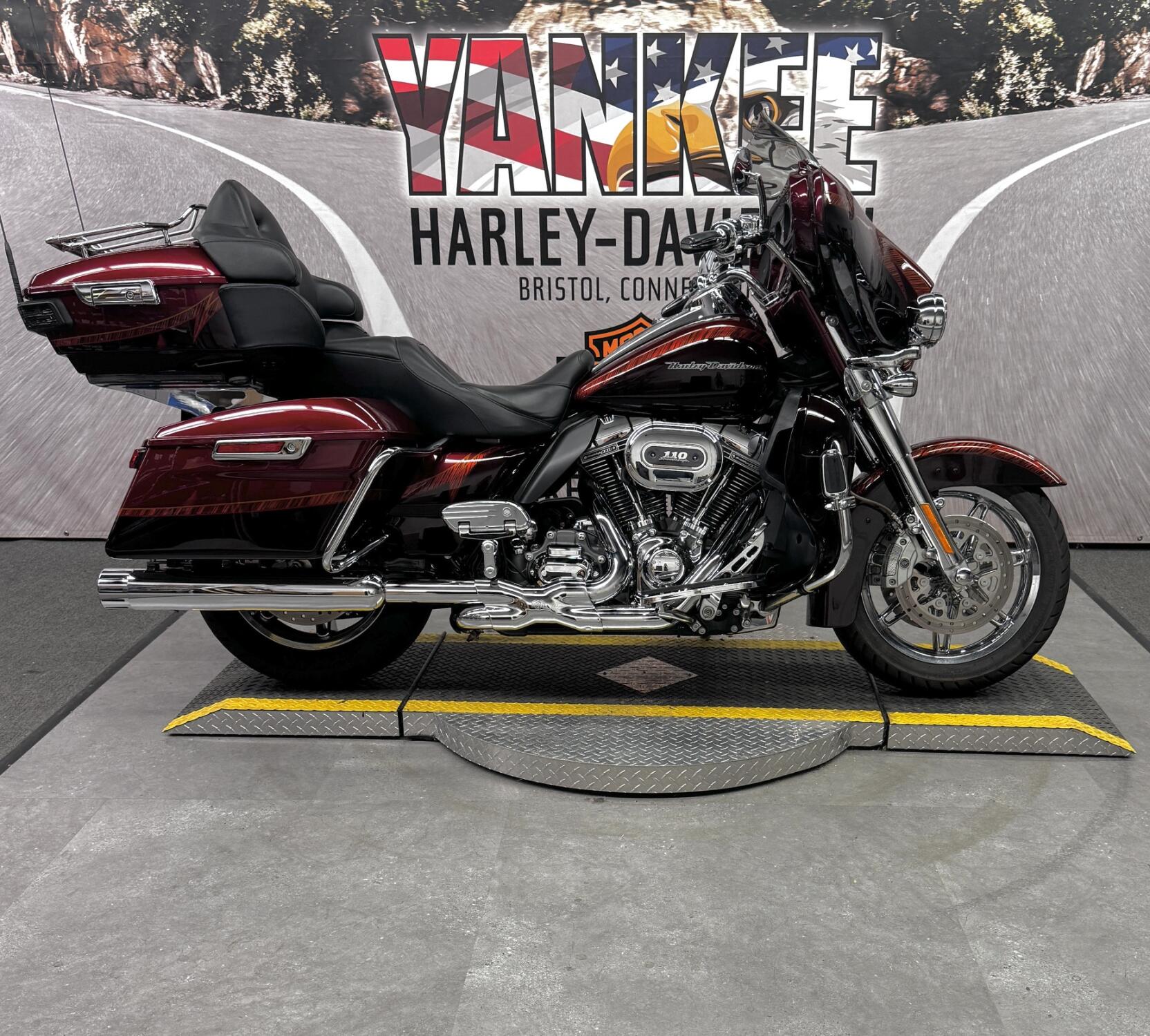 2014 FLHTKSE CVO™ Electra Glide Ultra Limited®