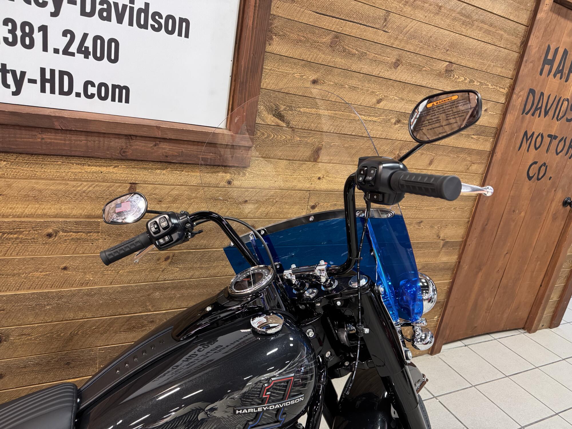 2026 Harley-Davidson® Heritage Classic Midnight Ember w/Laced Wheels FLHC, photo 7