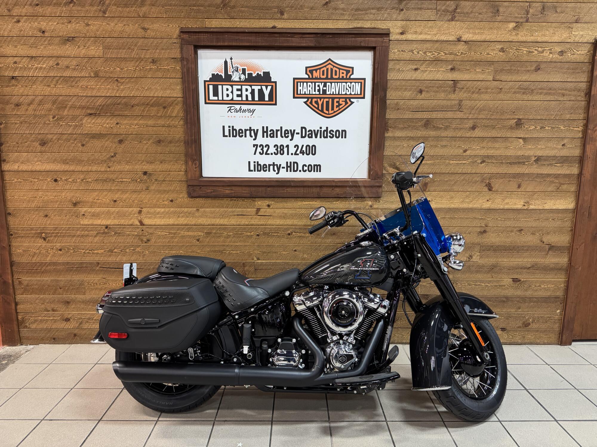 2026 Harley-Davidson® Heritage Classic Midnight Ember w/Laced Wheels FLHC