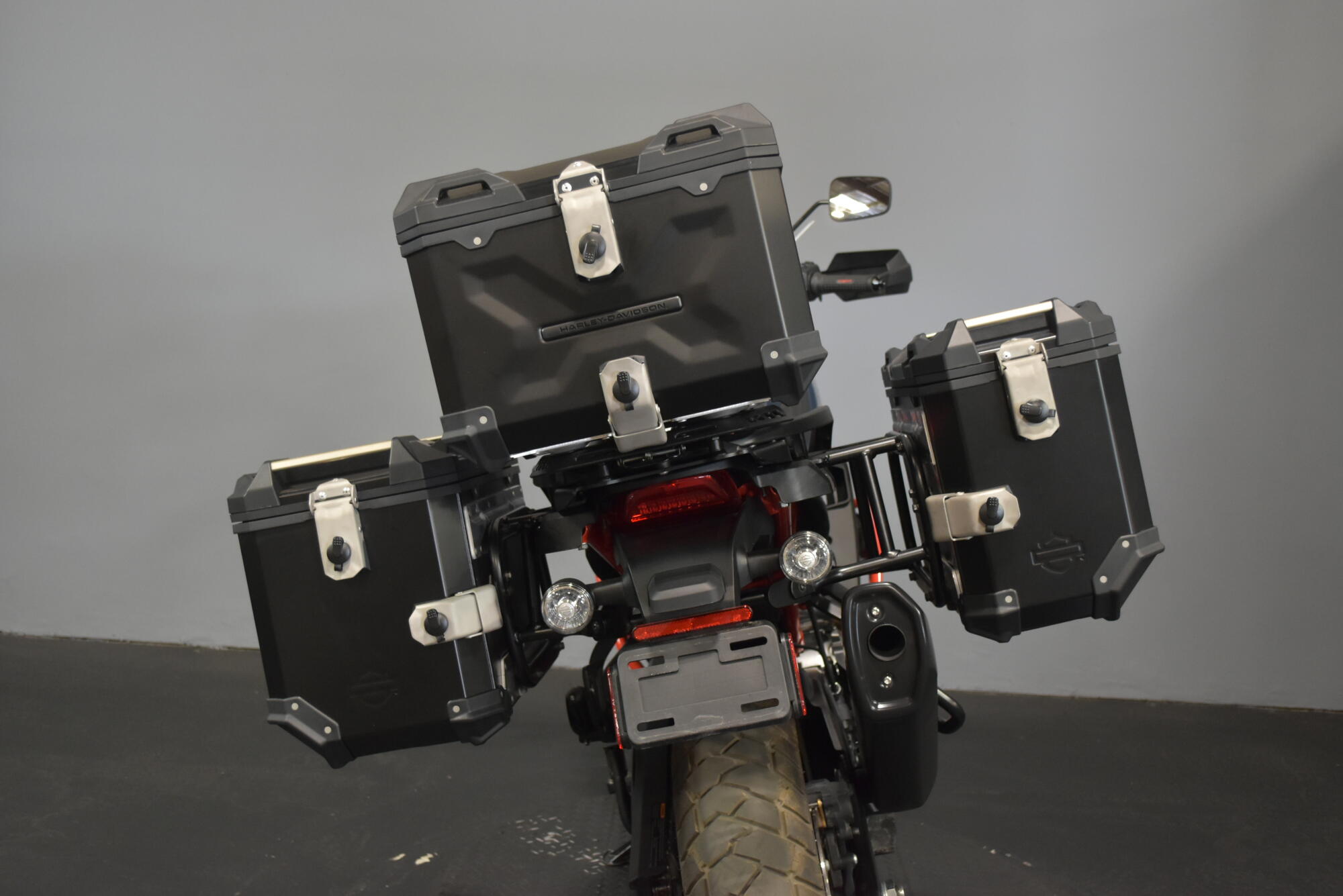 2025 Harley-Davidson® CVO™ Pan America® Carbon Blue, photo 7