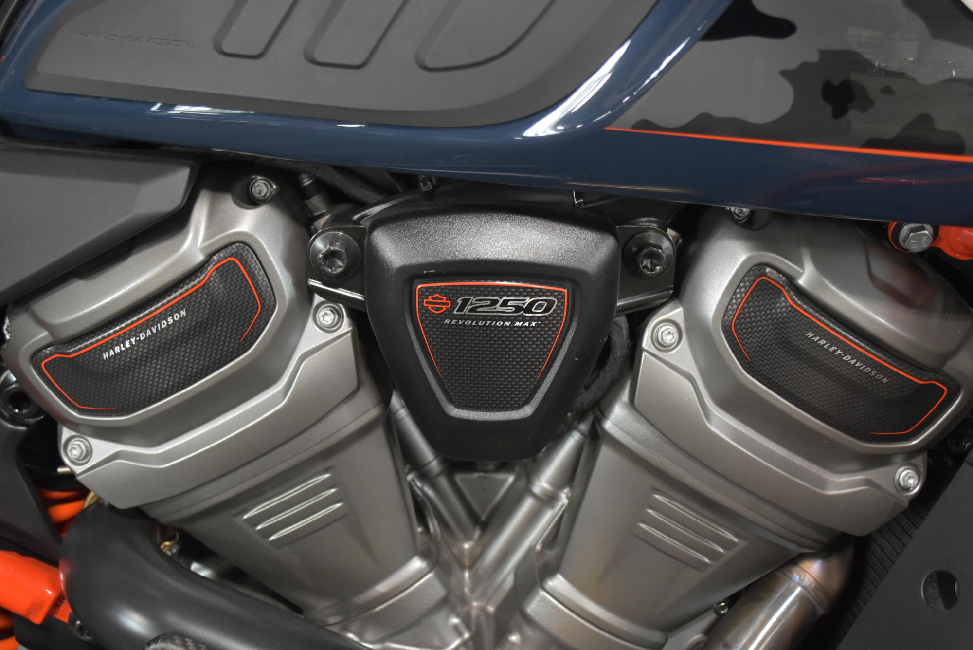 2025 Harley-Davidson® CVO™ Pan America® Carbon Blue, photo 31