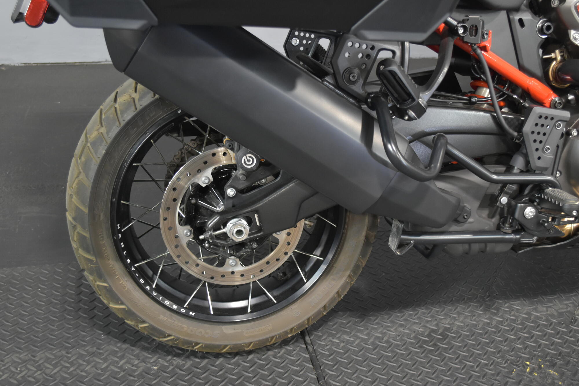 2025 Harley-Davidson® CVO™ Pan America® Carbon Blue, photo 11