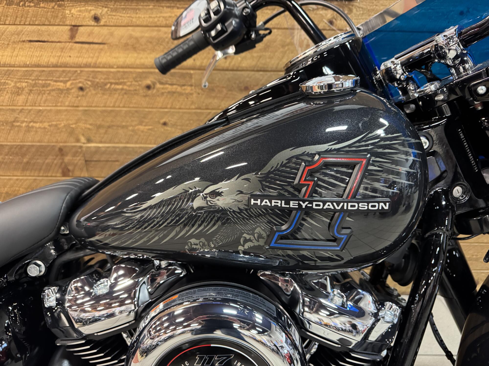 2026 Harley-Davidson® Heritage Classic Midnight Ember w/Laced Wheels FLHC, photo 2