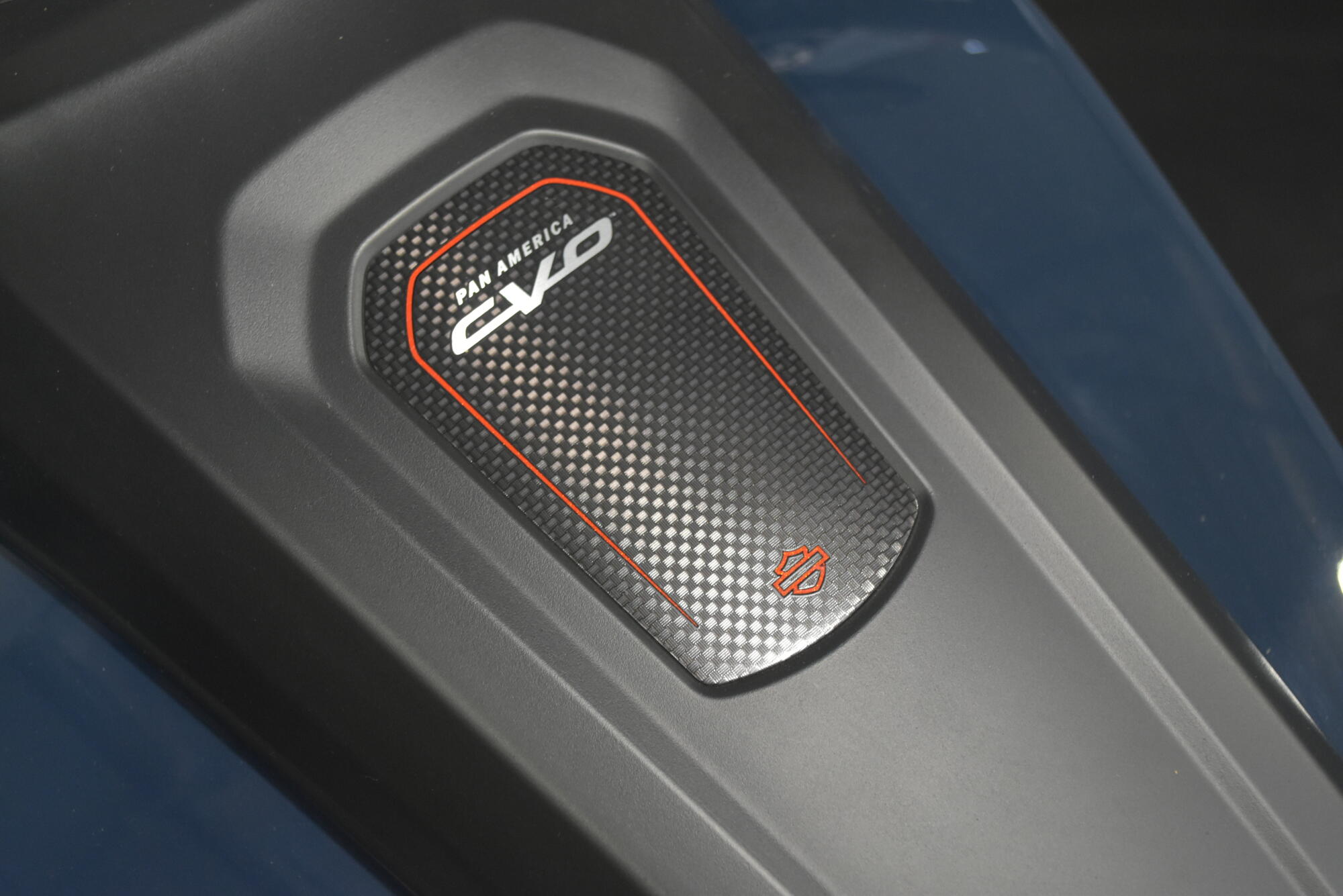 2025 Harley-Davidson® CVO™ Pan America® Carbon Blue, photo 21