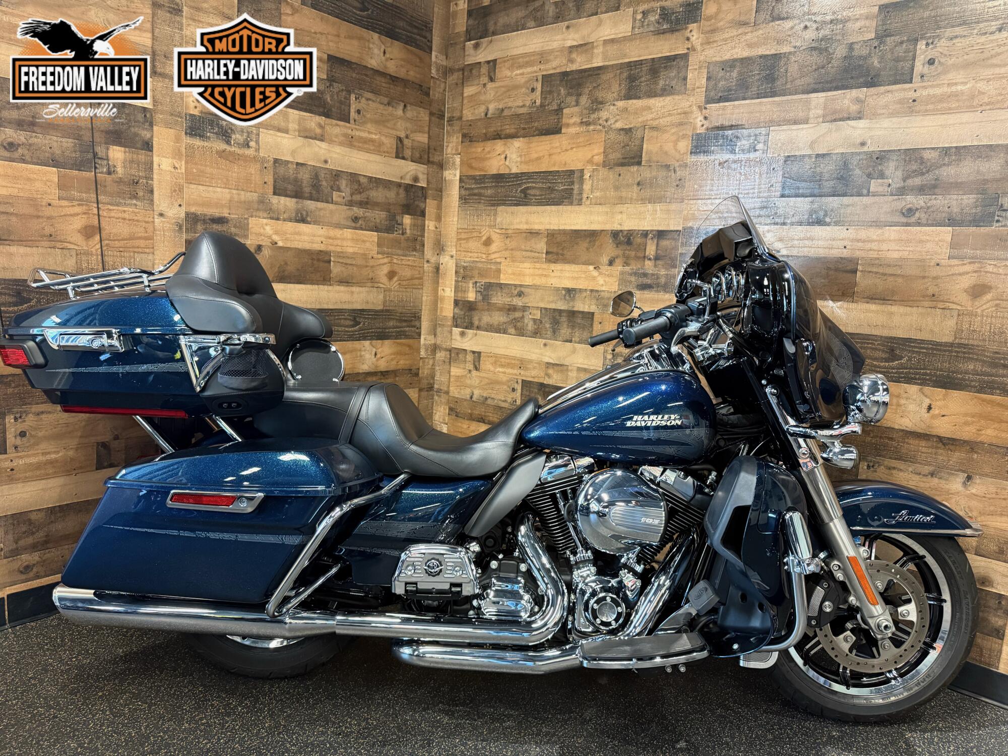 2016 Harley-Davidson® Ultra Limited Low Custom Colour Cosmic Blue Pearl FLHTKL