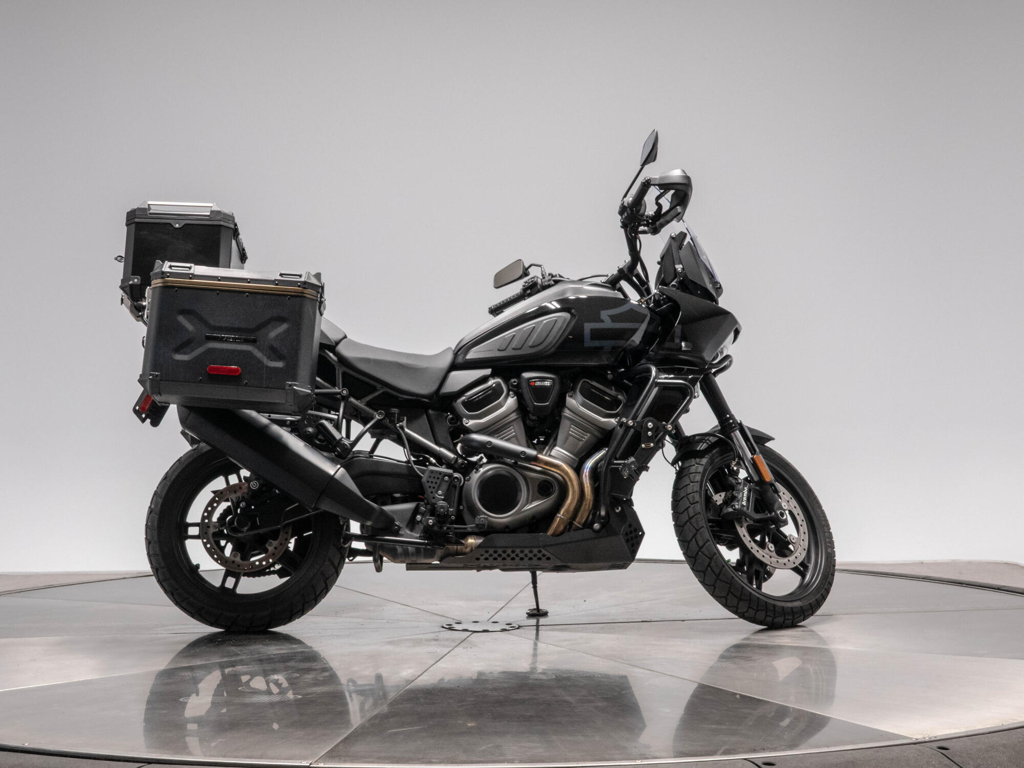2021 HARLEY-DAVIDSON RA1250S PAN AMERICA SPECIAL in Vivid Black