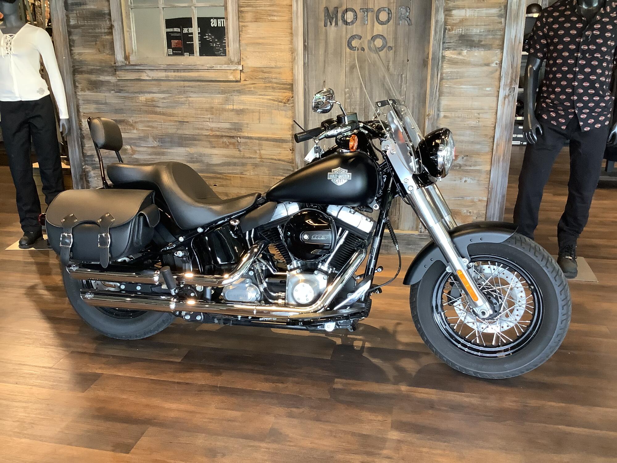 Harley-Davidson® Softail Slim® 2017 FLS U594-17 Black Denim