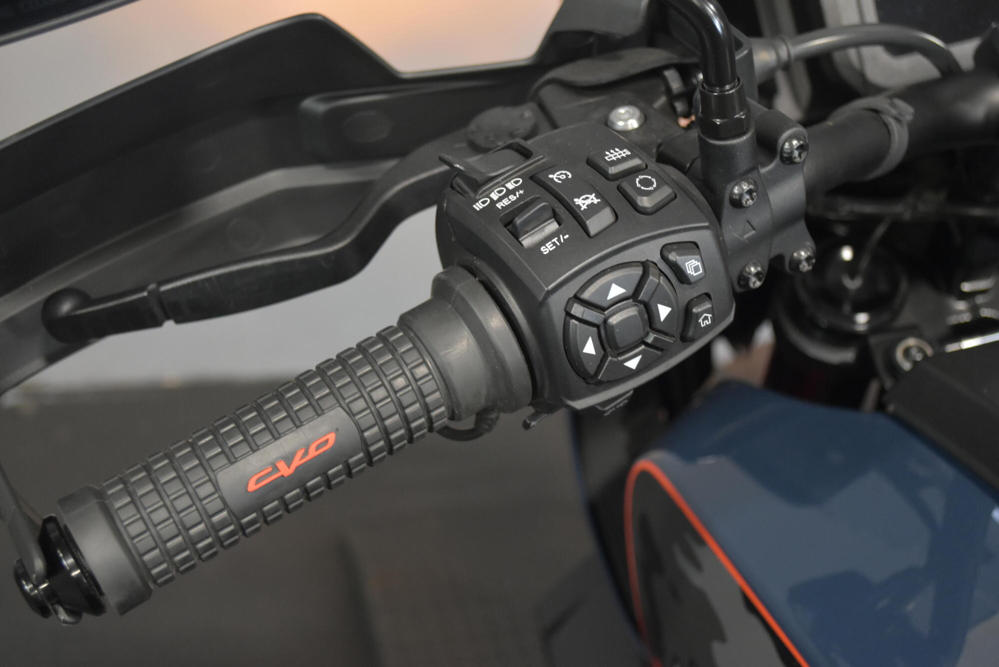 2025 Harley-Davidson® CVO™ Pan America® Carbon Blue, photo 19
