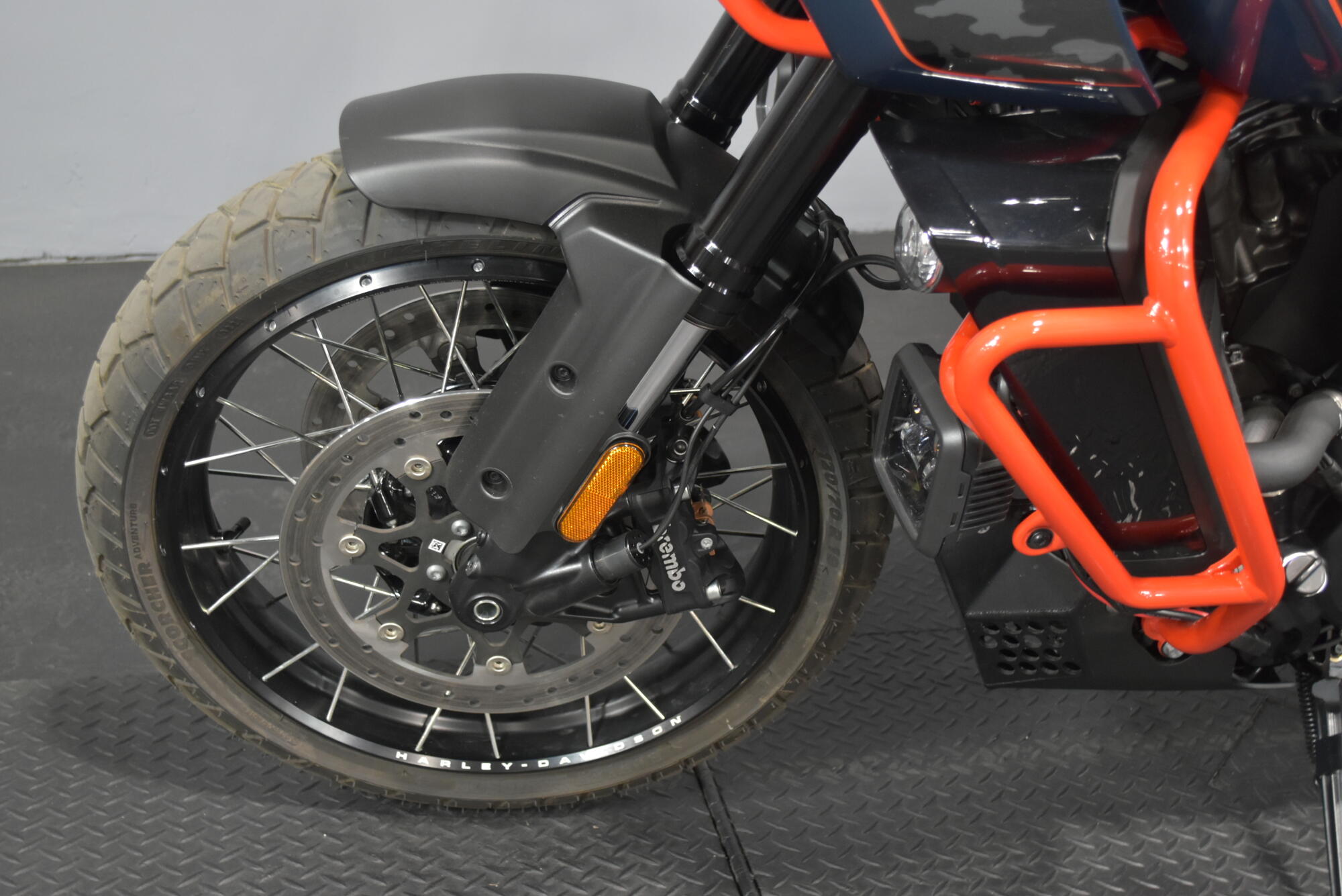 2025 Harley-Davidson® CVO™ Pan America® Carbon Blue, photo 12