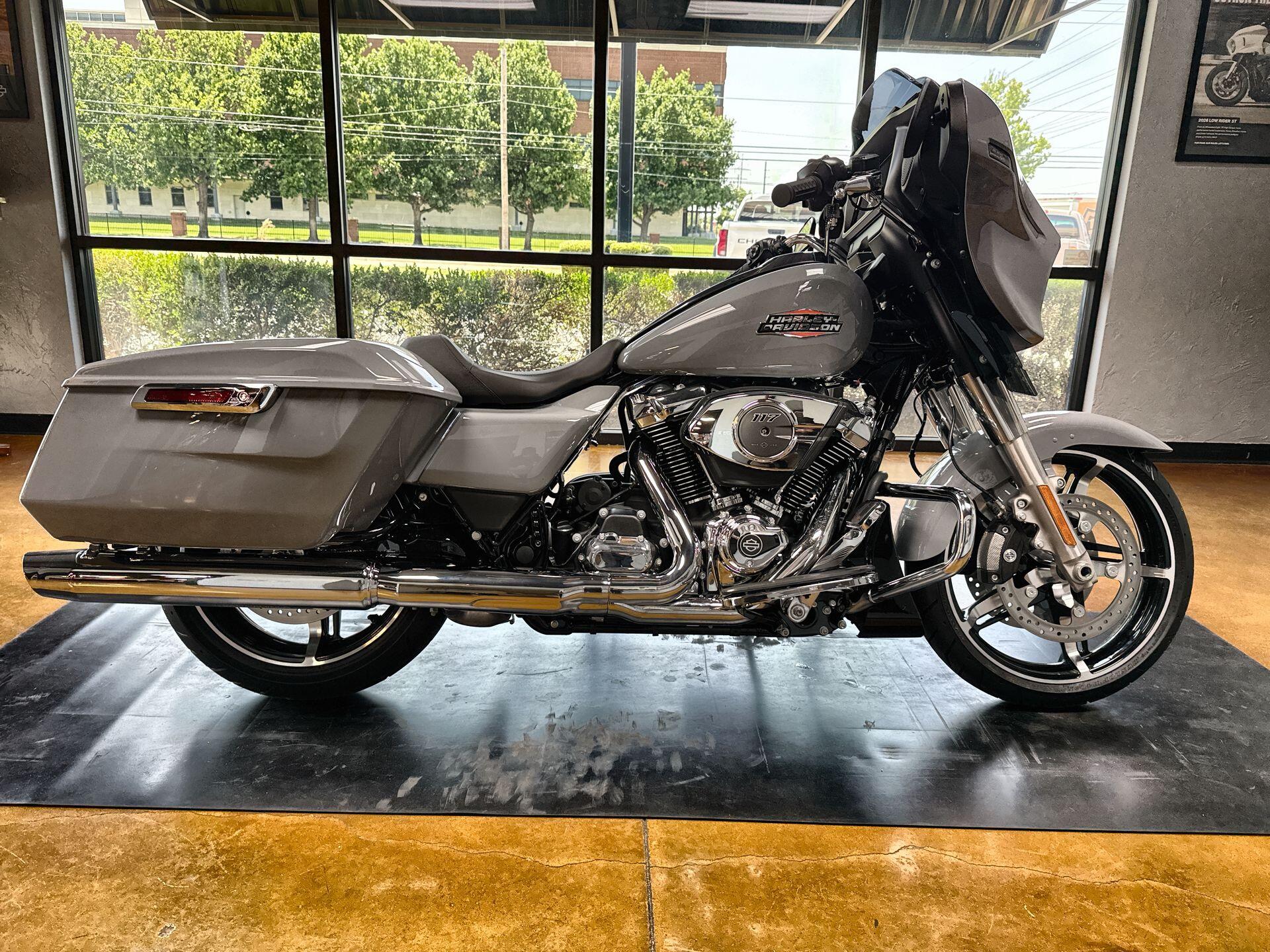 2026 Harley-Davidson® Street Glide® Dark Billiard Gray