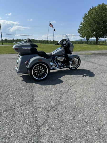 2026 Harley-Davidson® Street Glide 3 Limited Dark Billiard Gray Chrome Trim