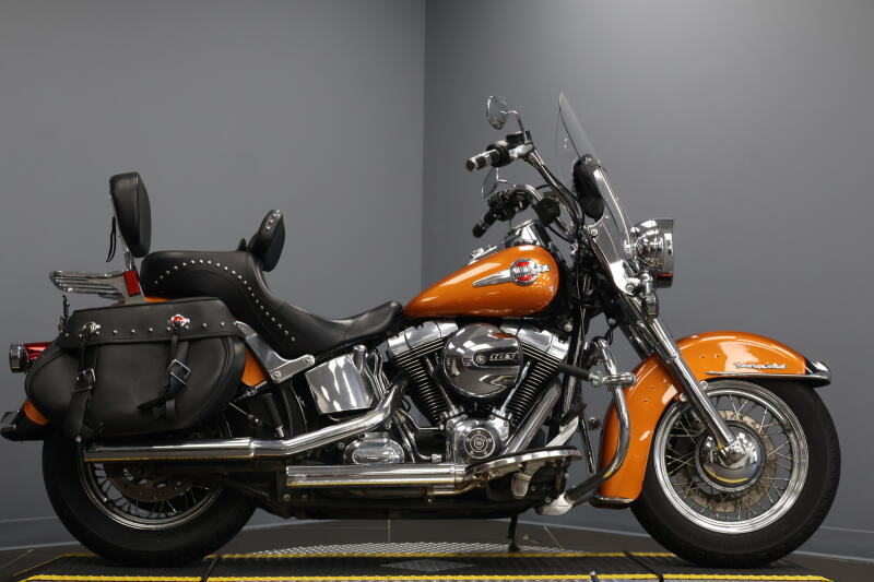 2016 Harley-Davidson® Heritage Softail® Classic Two-Tone Amber Whiskey/Vivid Black