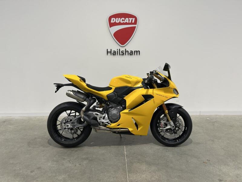 Ducati Panigale V2S, Brand new and Unregistered 2026 model. Giallo Yellow Livery