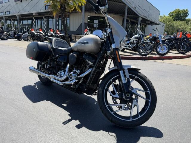 2018 Harley-Davidson® Sport Glide™ Silver Fortune