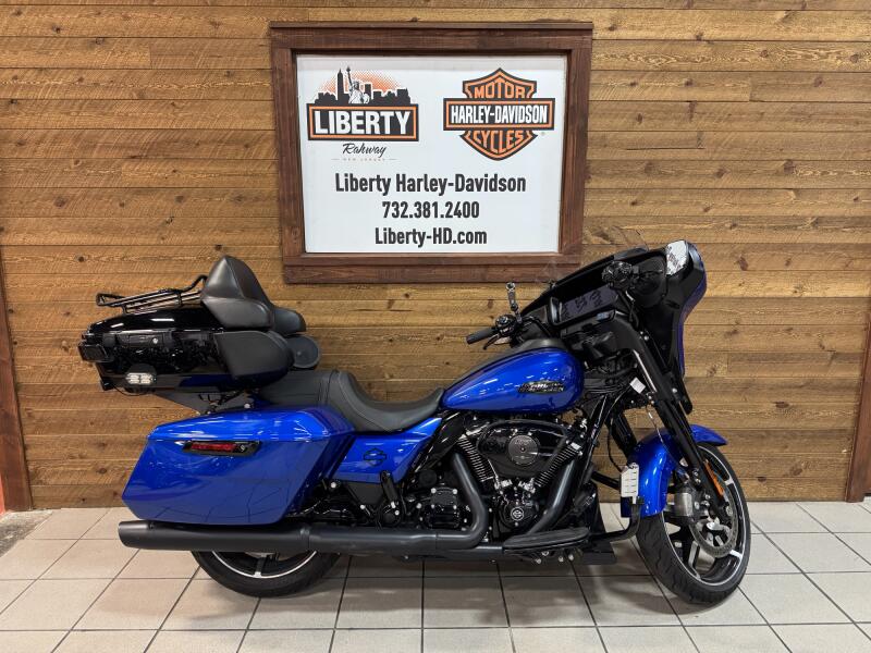 2024 Harley-Davidson® Street Glide® Blue Burst