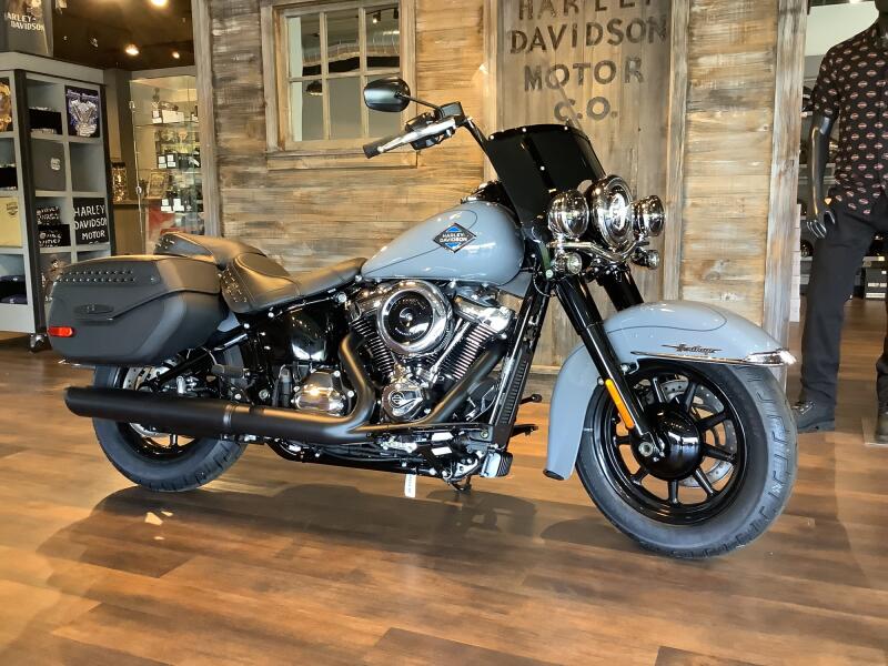 Harley-Davidson® Heritage Classic 2026 FLHC S22-26 Dark Billiard Gray Black Cast Wheels