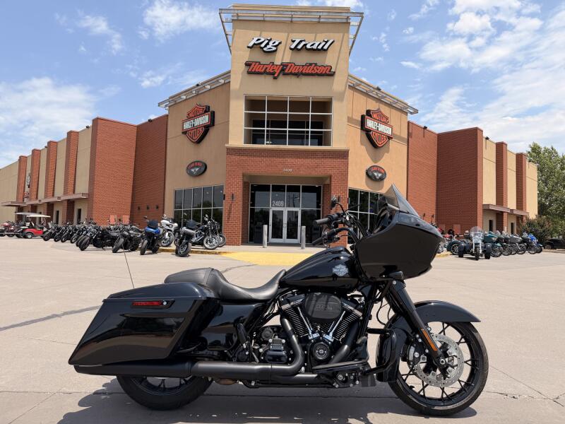 2022 Harley-Davidson® Road Glide® Special FLTRXS Vivid Black 665513