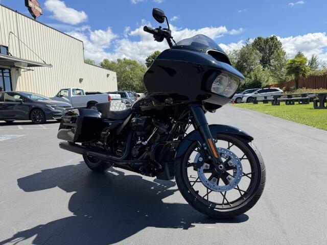 2022 Harley-Davidson® Road Glide® ST Vivid Black