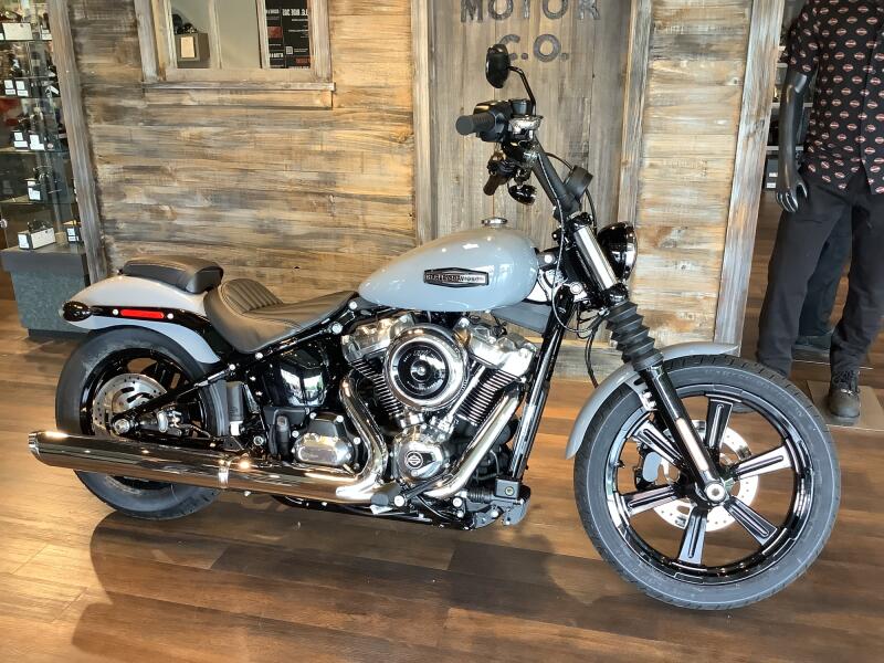 Harley-Davidson® Street Bob® 2026 FXBB S20-26 Dark Billiard Gray Chrome Cast Wheels