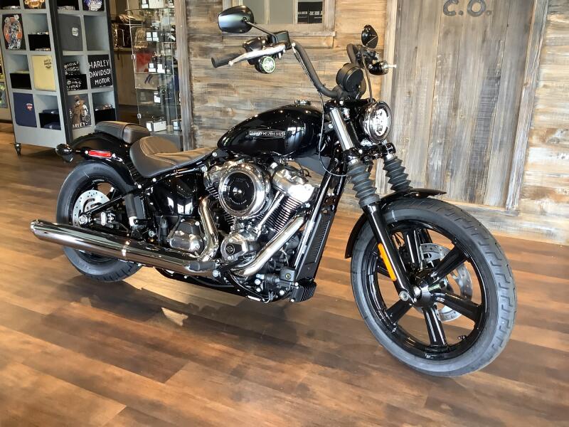 Harley-Davidson® Street Bob® 2026 FXBB S19-26 Vivid Black Chrome Cast Wheels