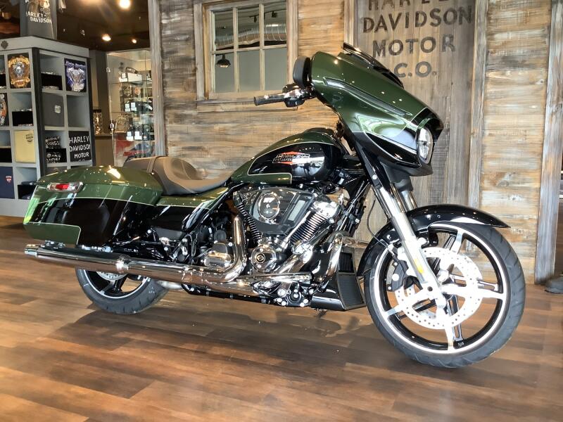 Harley-Davidson® Street Glide® 2026 FLHX T12-26 Olive Steel Metallic / Vivid Black Chrome Trim