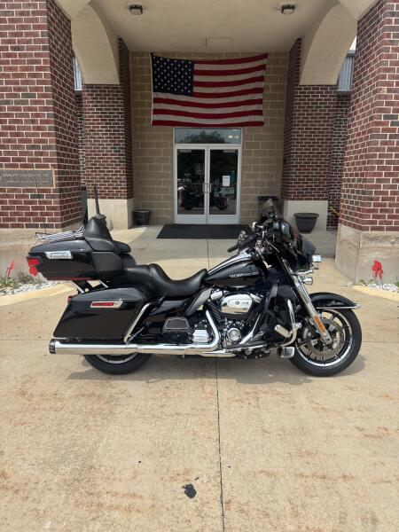 2019 Harley-Davidson® Ultra Limited Vivid Black