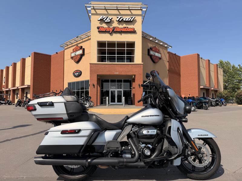 2020 Harley-Davidson® Ultra Limited FLHTK BRSLVDNM/BLKDNM 638347