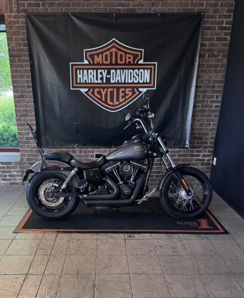 2016 Harley-Davidson® Street Bob® Charcoal Pearl