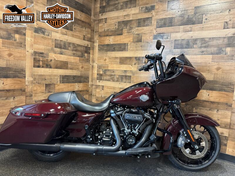 2021 Harley-Davidson® Road Glide® Special Midnight Crimson FLTRXS