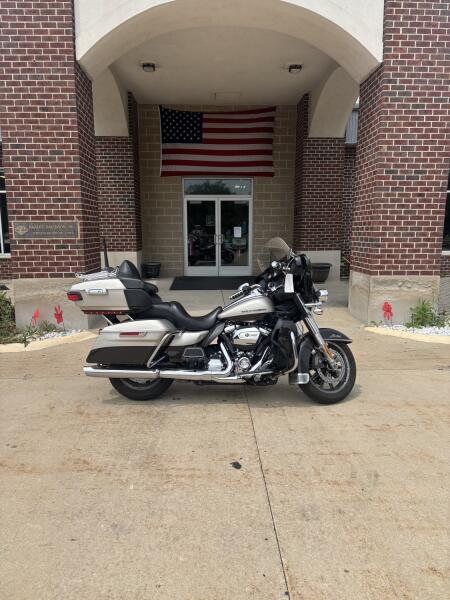 2018 Harley-Davidson® Ultra Limited Vivid Black
