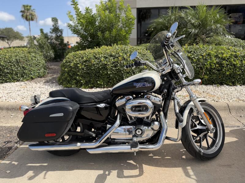 2014 Harley-Davidson® SuperLow® 1200T B WHT/MDNTE PRL W/ PINSTRIP