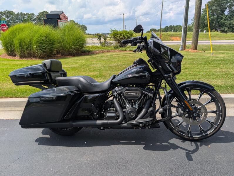 2018 Harley-Davidson® Street Glide® Special Vivid Black