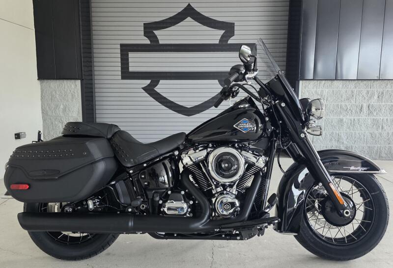 2026 Harley-Davidson® Heritage Classic Vivid Black Black Laced Wheels