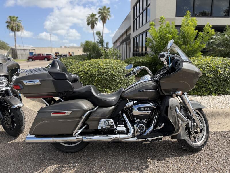 2018 Harley-Davidson® Road Glide® Ultra Industrial Gray