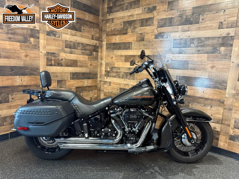 2019 Harley-Davidson® Heritage Classic 114 Silver Flux/Black Fuse FLHCS